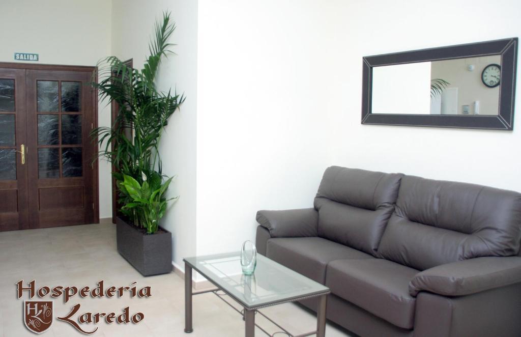 Hospederia Laredo Hotel La Carlota Exterior foto
