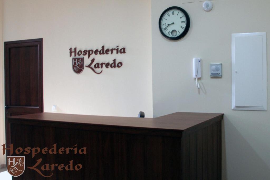 Hospederia Laredo Hotel La Carlota Exterior foto